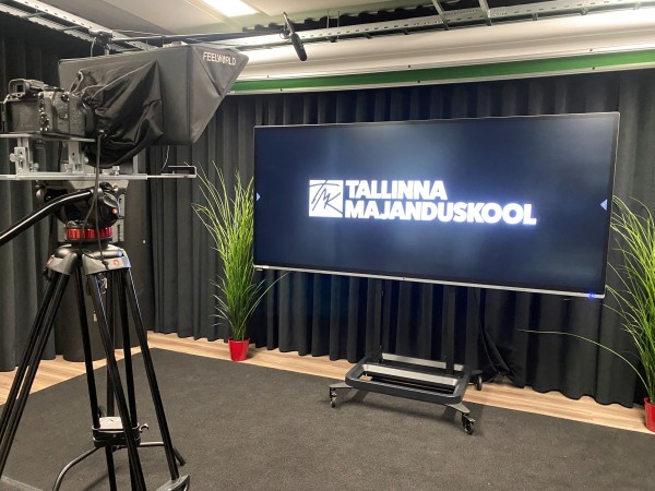 Interaktiivne ekraan i3TOUCH ULTRA koos seinakinnitusega - Tallinna Majanduskool